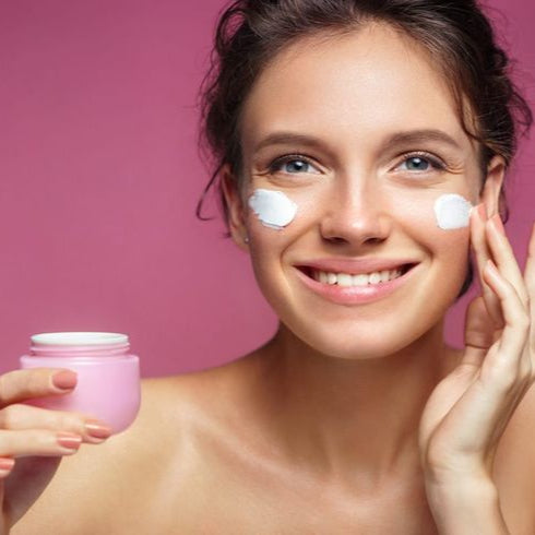 Crema Facial Revitalizante con Ácido Hialurónico y Aceites Naturales – Hidratación y Firmeza
